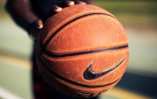 九游体育_年轻后卫再领红牌，赫伊森皇马生涯遭遇纪律危机